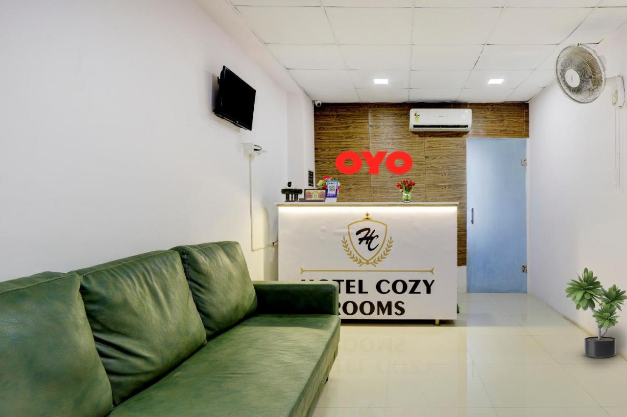 Hotel O Cozy Rooms Surat Exterior photo